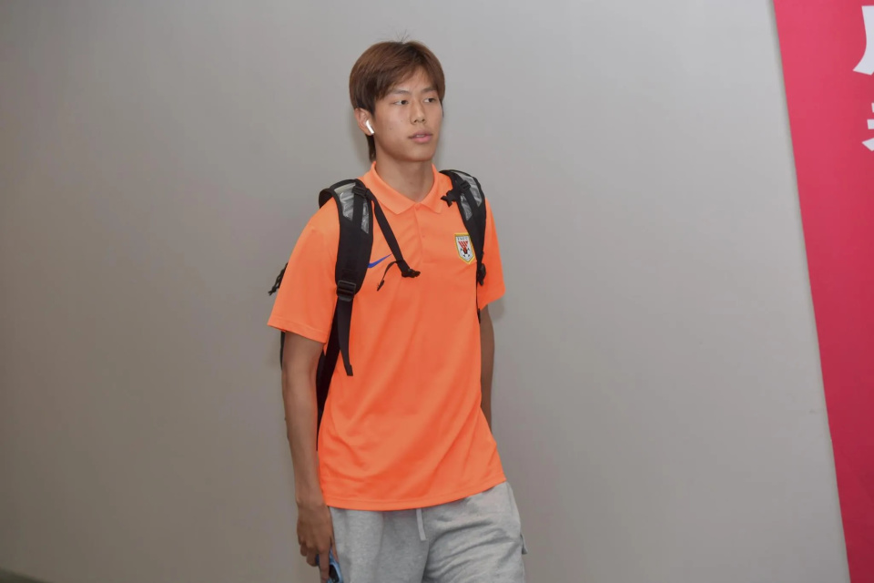 骂梅帅军, 但踢的并非 骂梅帅军, 但踢的并非