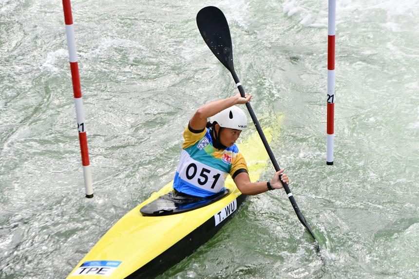 运动员在参 运动员在参