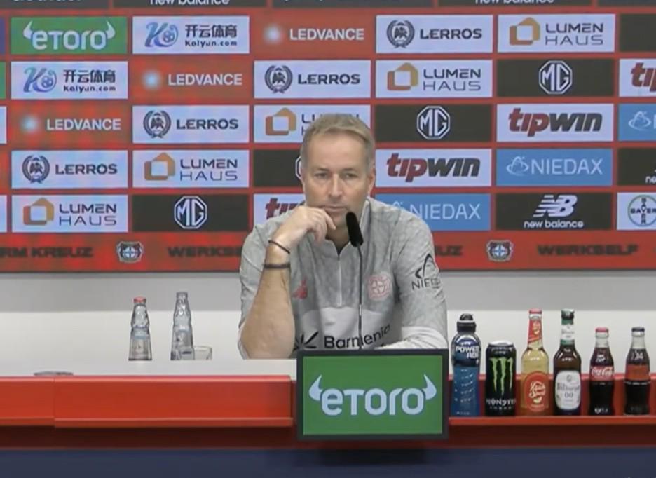 需要球员具, 了新教练 需要球员具, 了新教练